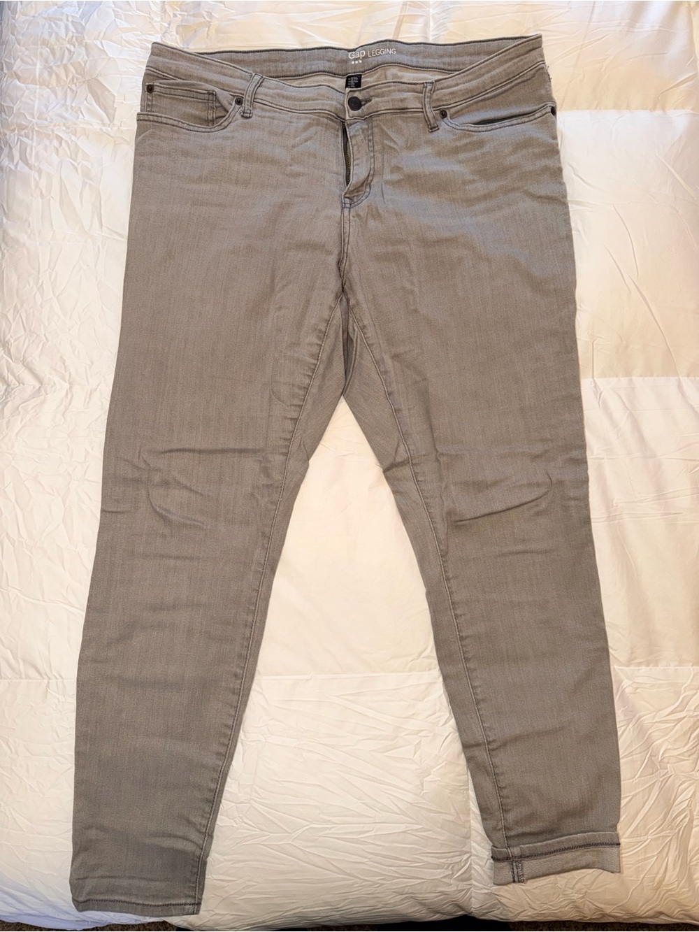 GAP Women’s Light Gray Skinny Jeans